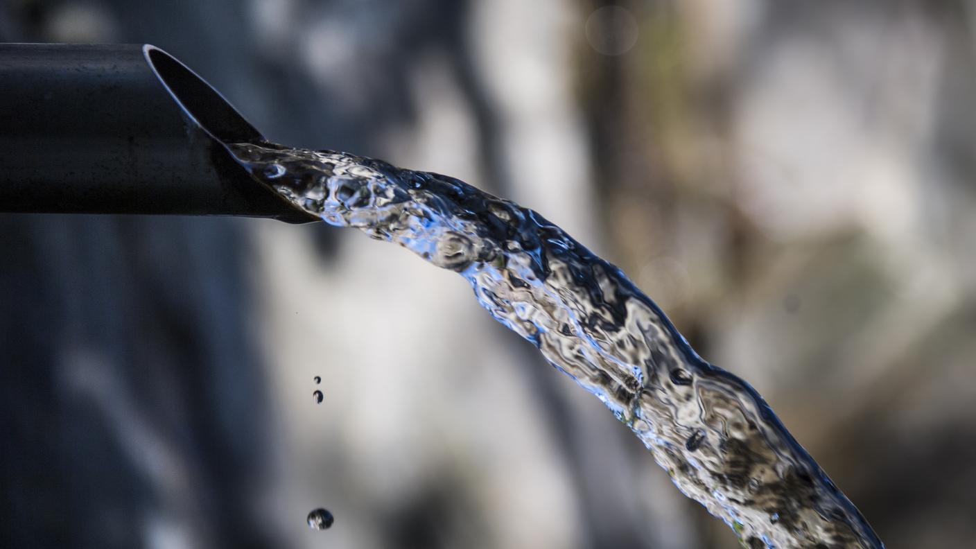 Una sorgente d'acqua naturale a Gorduno