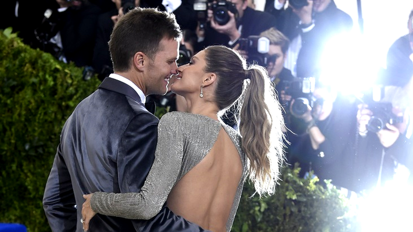 Tom Brady e Gisele Bündchen: un bacio al Metropolitan Museum