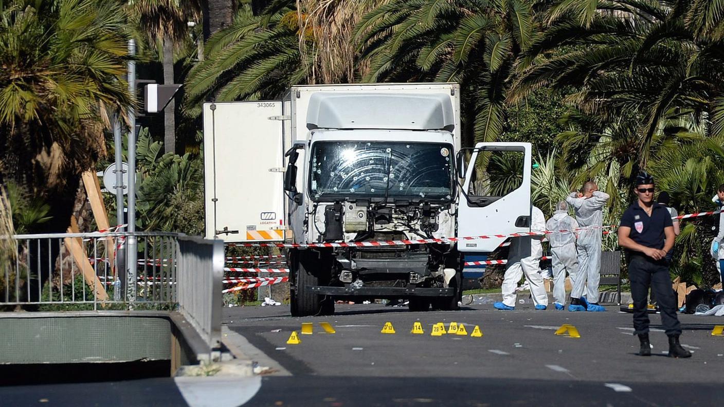 La camion che travolse la folla sulla Promenade a Nizza