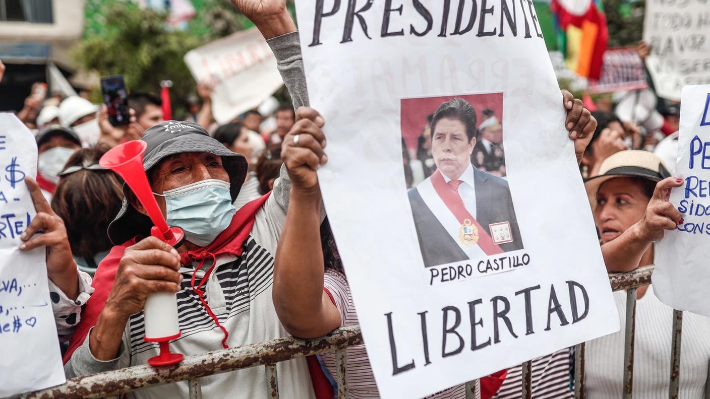Un'immagine delle proteste in atto in Perù a sostegno del presidente Castillo