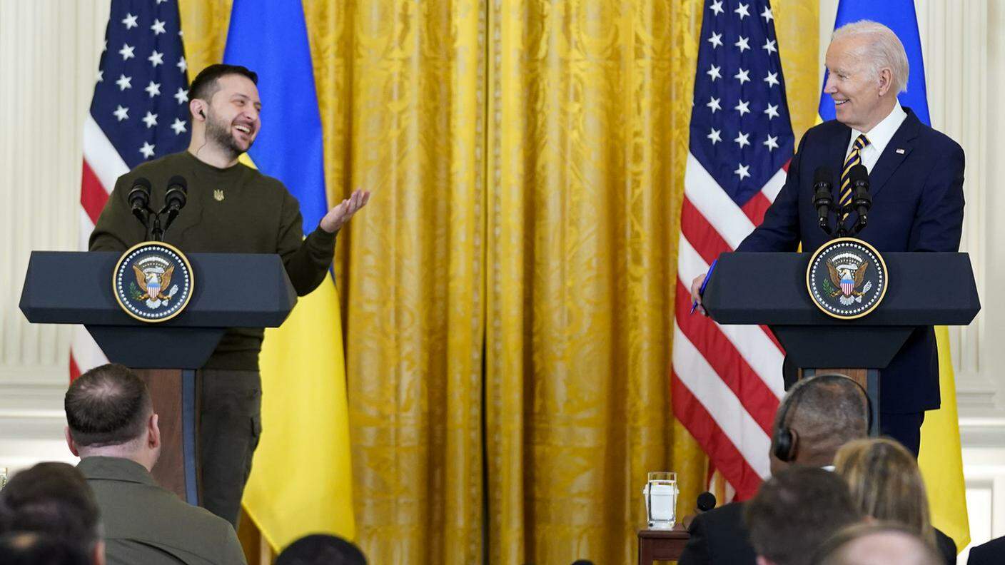 I due leader sorridenti di fronte ai giornalisti dopo l'incontro a Washington