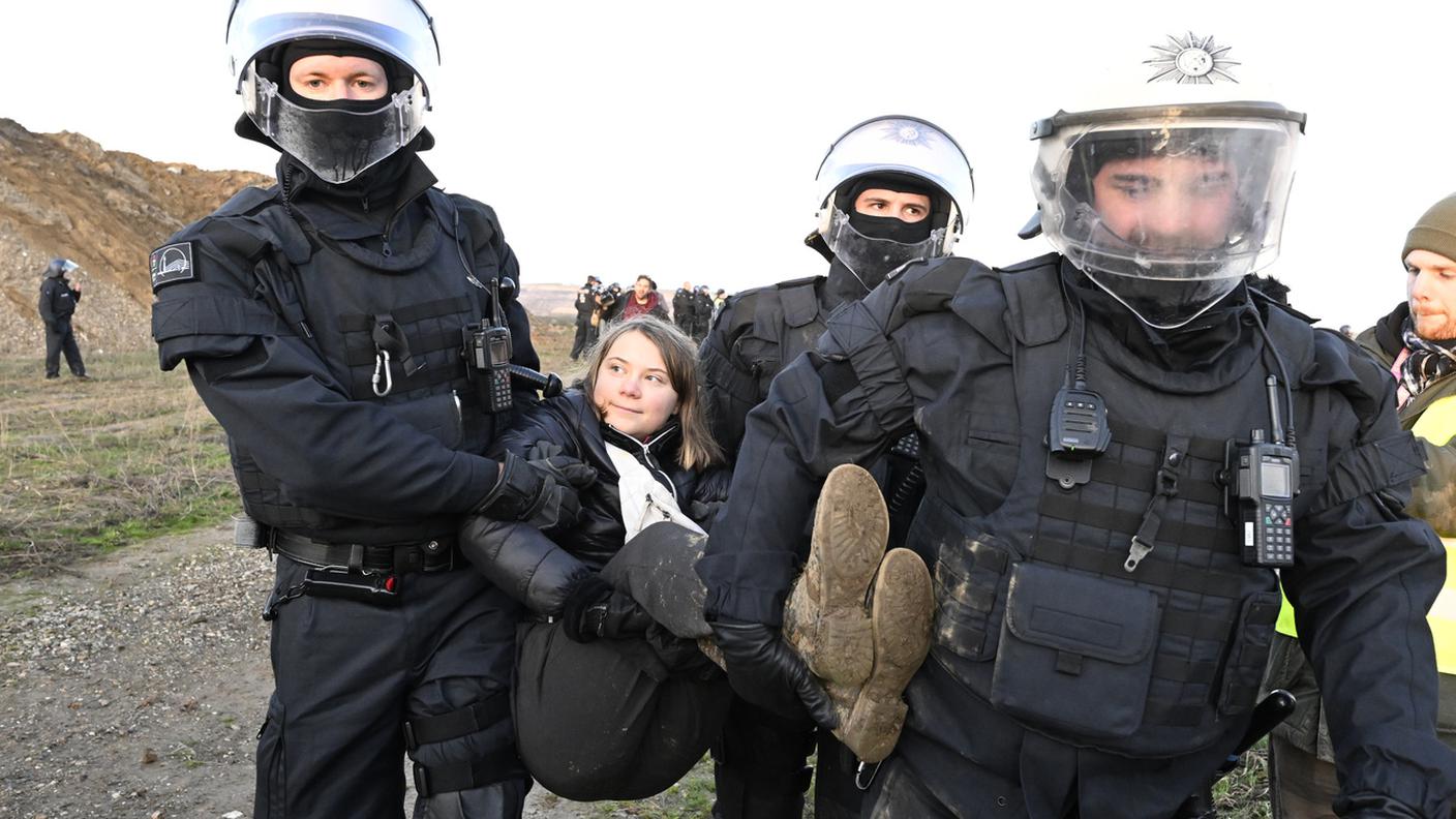 L'attivista Greta Thunberg lascia di peso la protesta nel villaggio di Lützerath in Germania