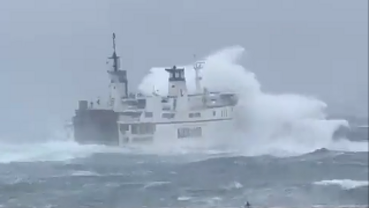 Maltempo: panico sul traghetto Ponza-Formia, onde di 8 metri