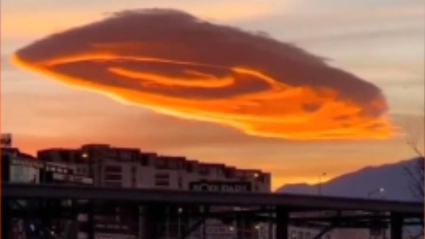 Un fenomeno atmosferico che in gergo tecnico si chiama Altocumulus lenticolaris