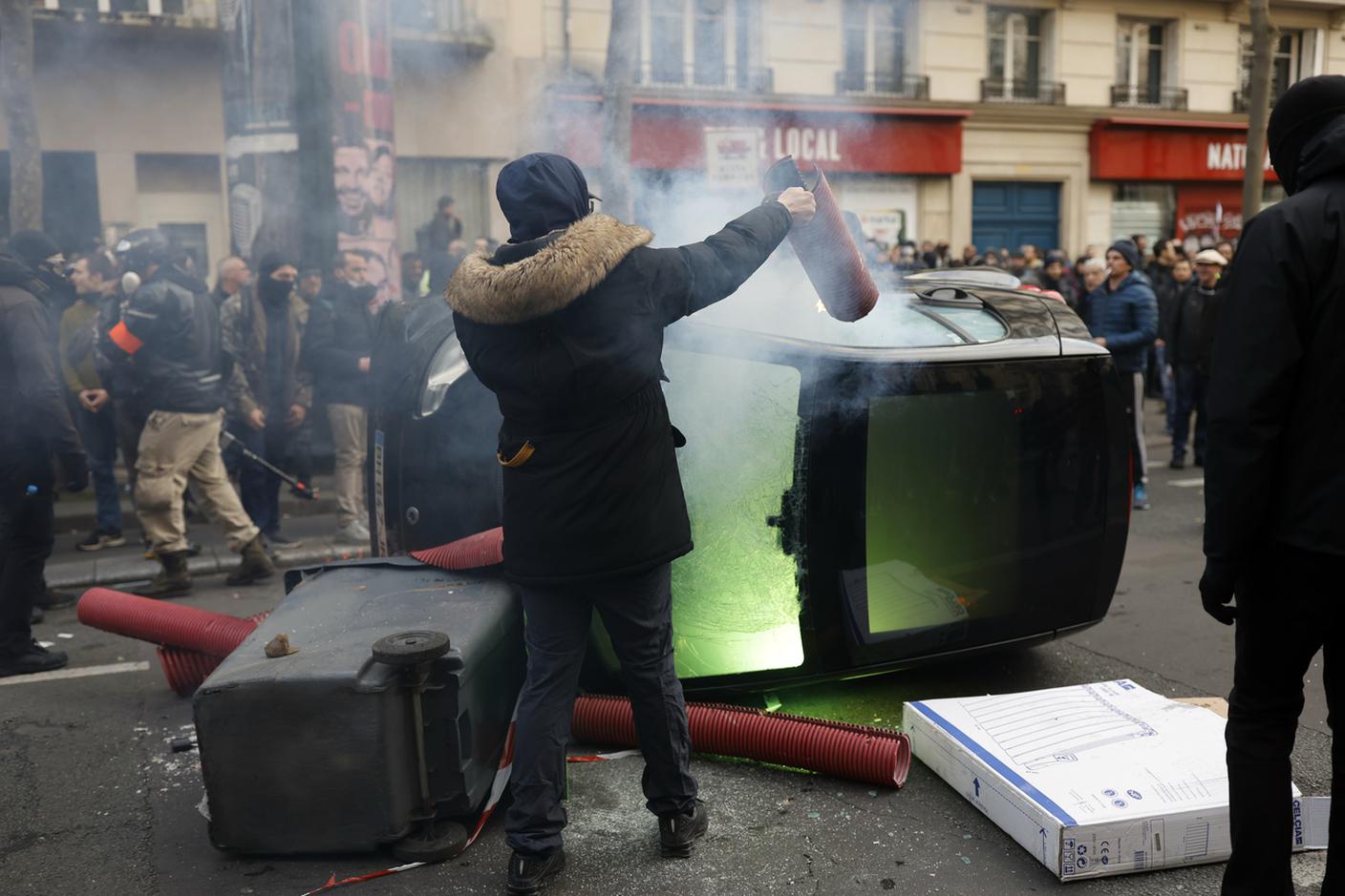 Tra i disordini scoppiati a Parigi