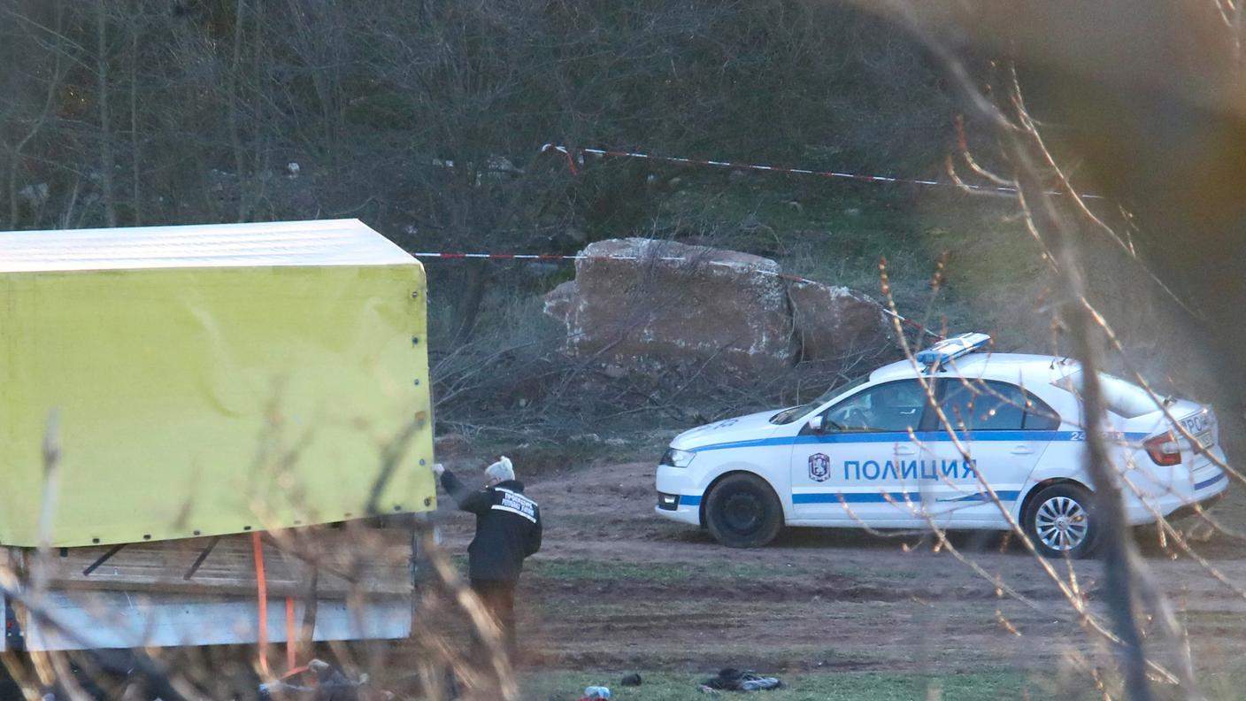 Il macabro rinvenimento su un camion abbandonato
