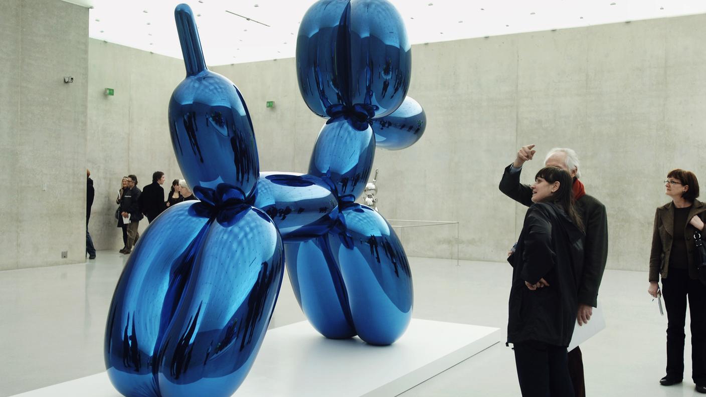 Una scultura della serie balloon dog esposta in Austria in un'immagine d'archivio