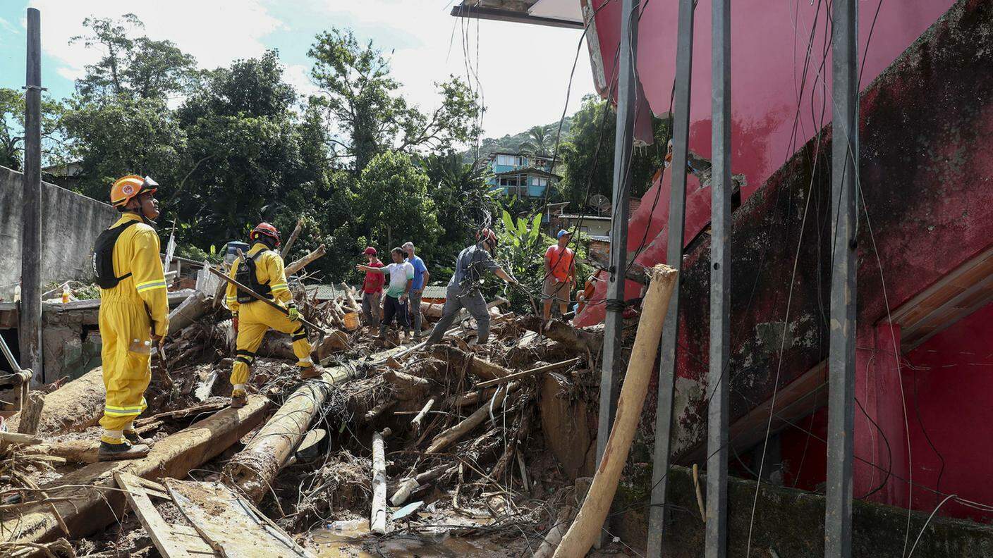 I morti accertati finora sono 44, di cui 43 solo nel municipio di Sao Sebastiao, il più colpito dalla tempesta