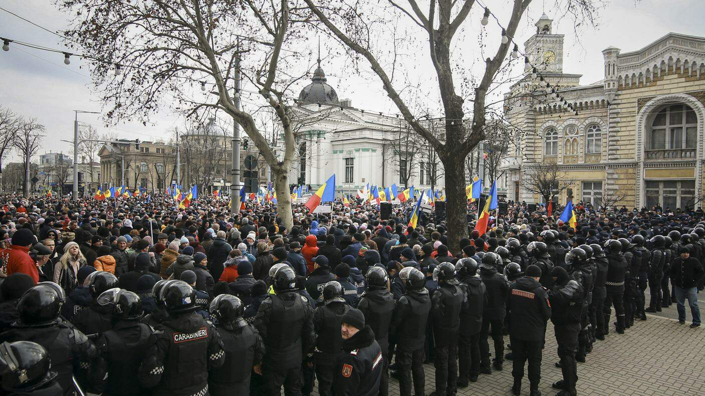 La polizia antisommossa schierata a Chisinau, in Moldavia