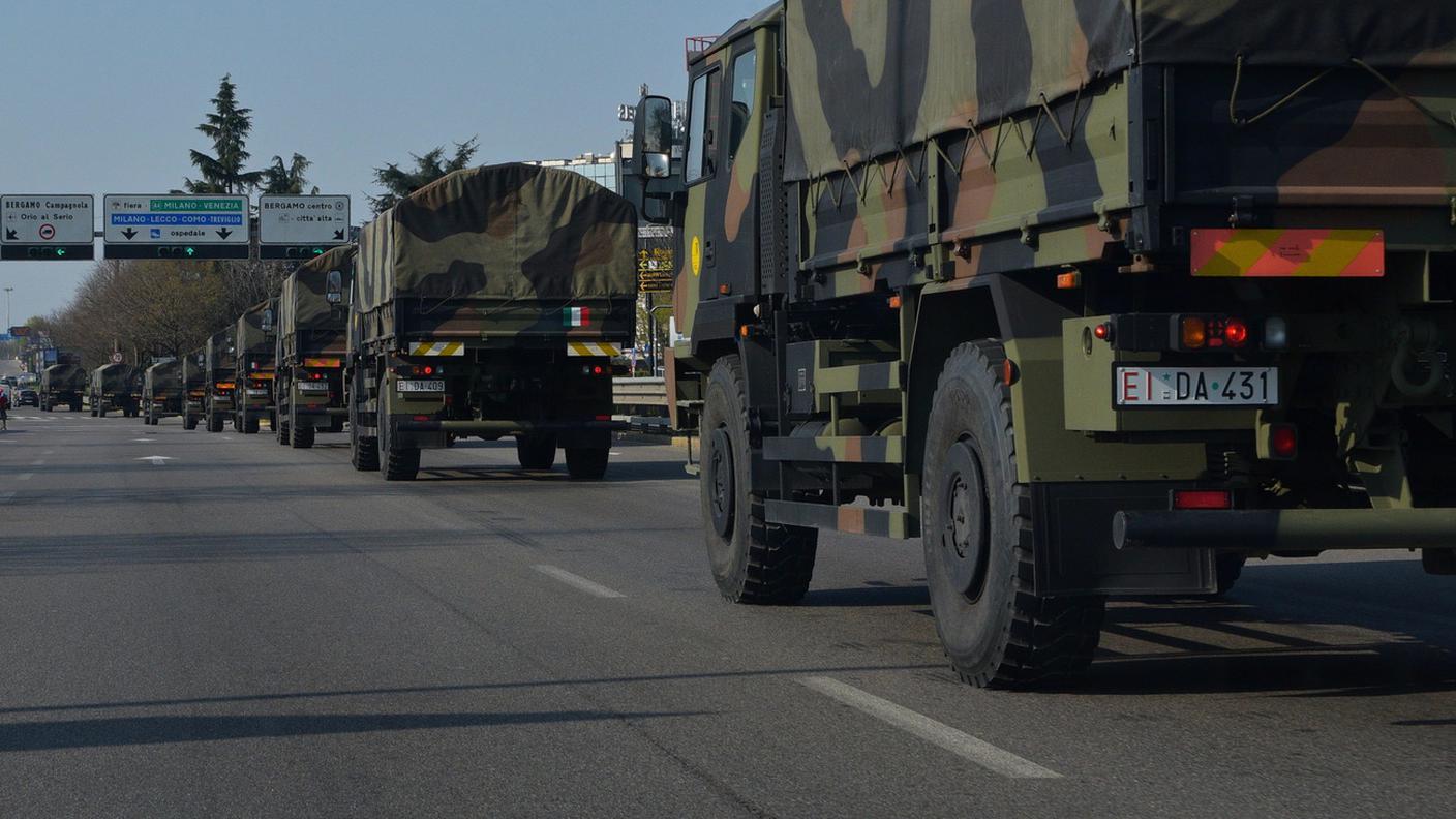 Bergamo, 21 marzo 2020, i morti trasportati al cimitero con i camion militari