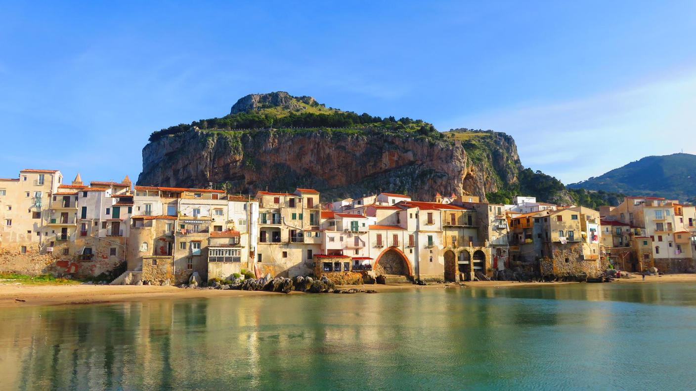 Le bellissime spiagge e il pittoresco centro storico di Cefalù