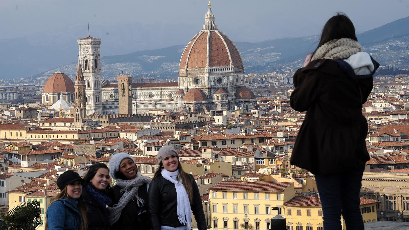 Firenze, turisti sul piazzale Michelangelo