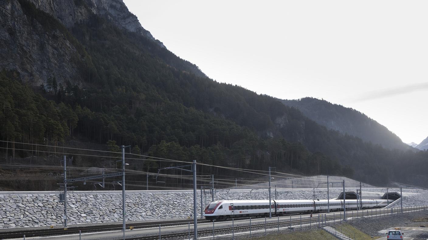 Treni fermi per ore fra Arth-Goldau e Bellinzona