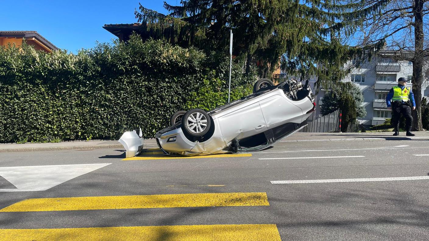 Auto sul tetto a Pregassona
