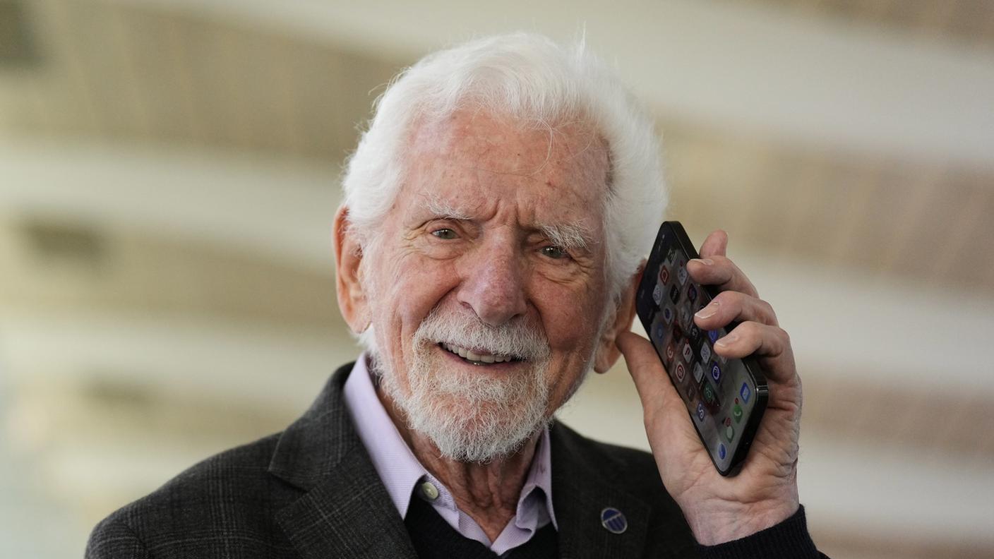 Martin Cooper, è considerato l'inventore del telefono cellulare