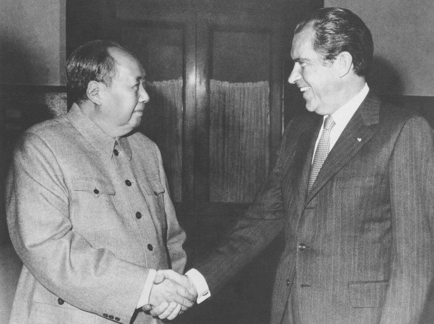 La stretta di mano fra Mao e Nixon nel 1972