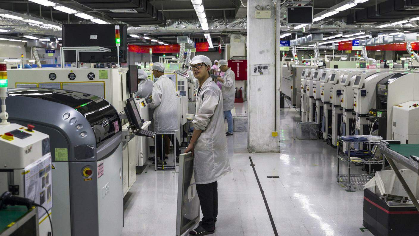 Dentro una fabbrica di Foxconn a Guyiang, in Cina
