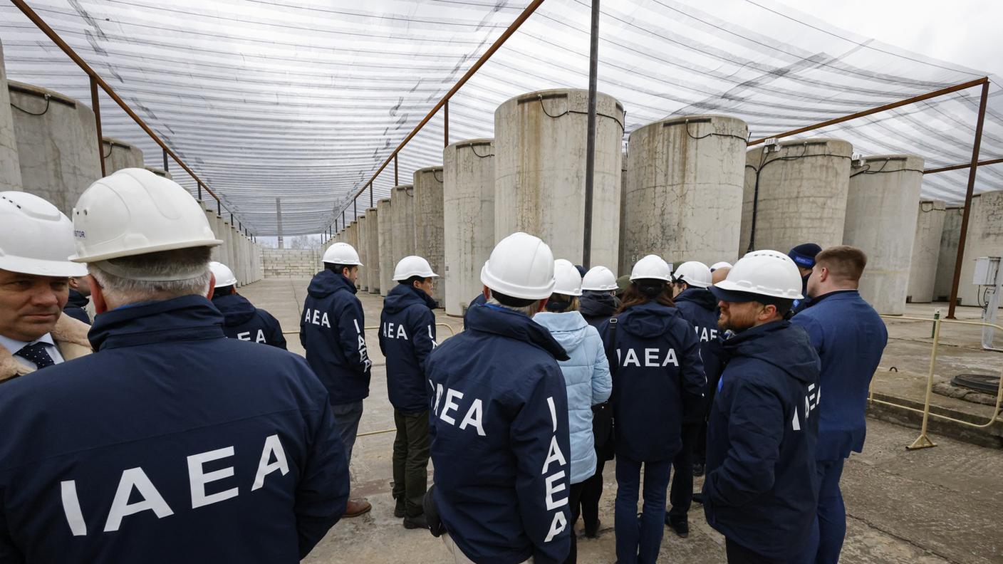 Nella foto d'archivio un sopralluogo degli ispettori AIEA alla centrale nucleare di Zaporizhzhia