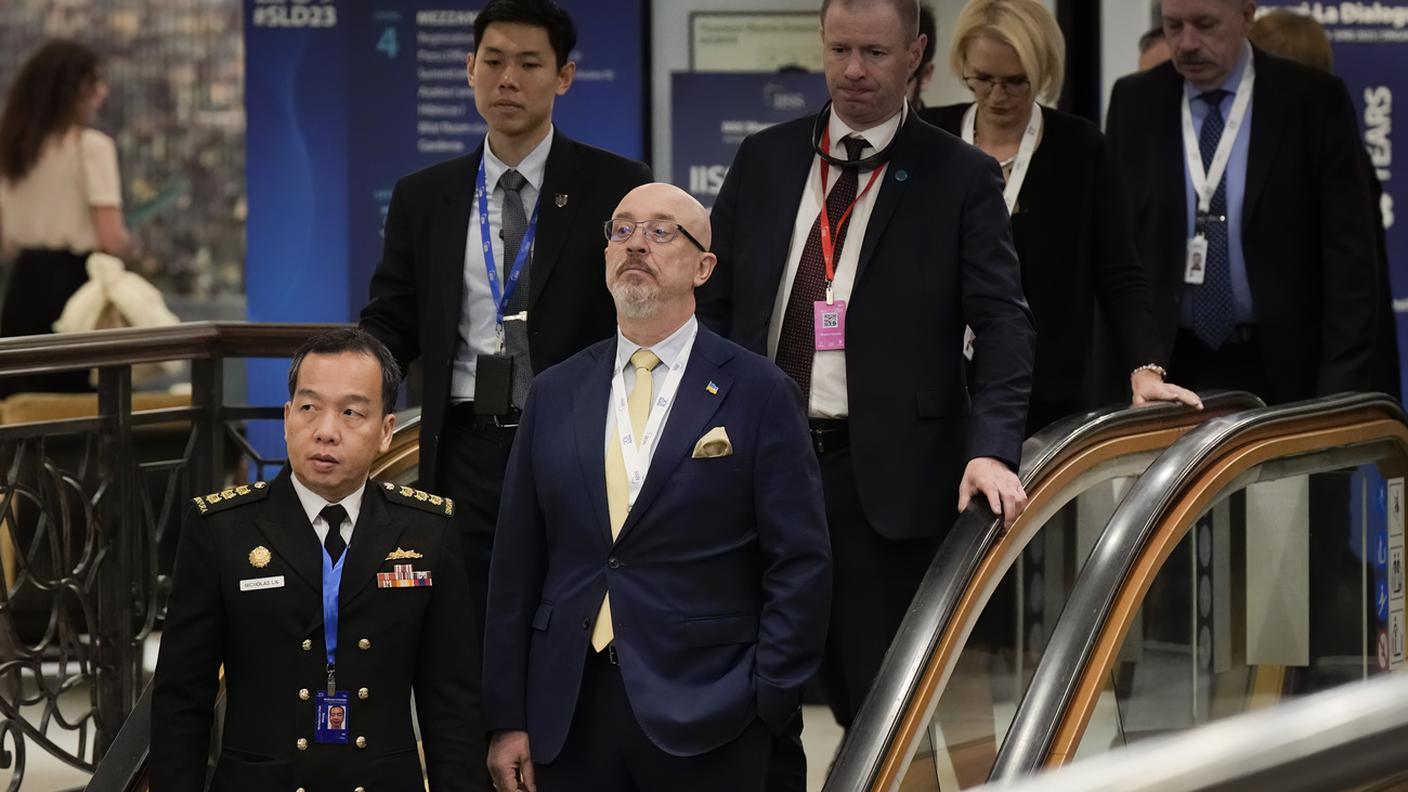 Al centro il ministro della difesa ucraino, Oleksiy Reznikov