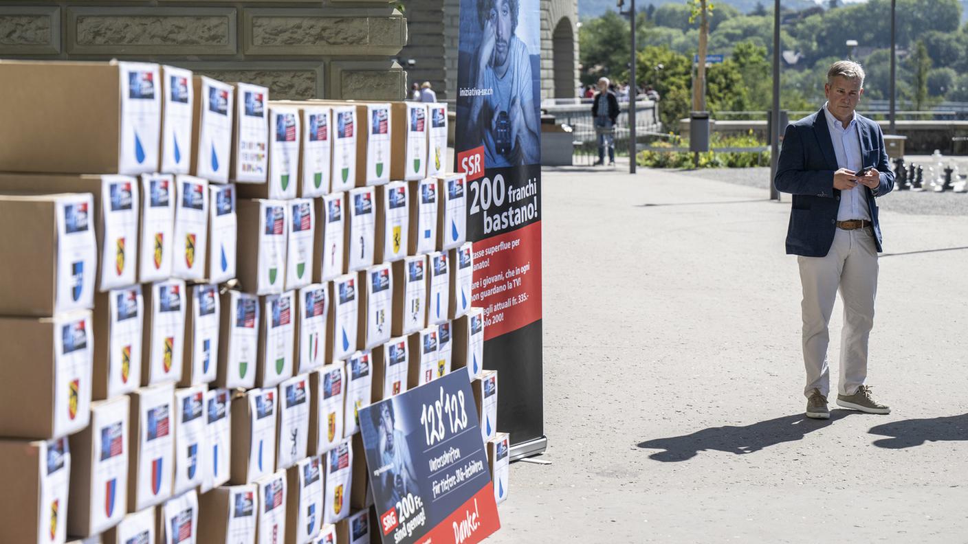 Obiettivo dei promotori dell'iniziativa: abbassare il canone radiotelevisivo dagli attuali 335 a 200 franchi
