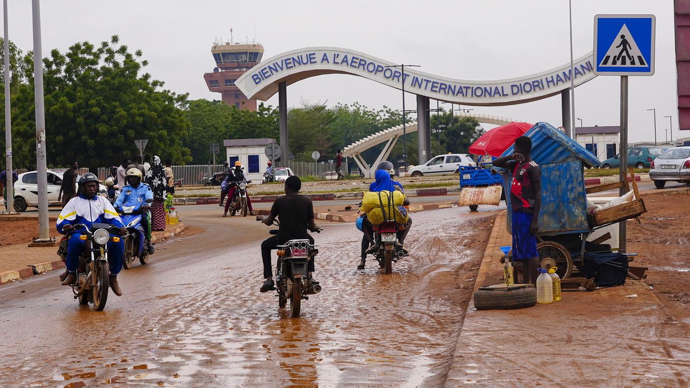 Niamey Niger Aeroporto.jpg