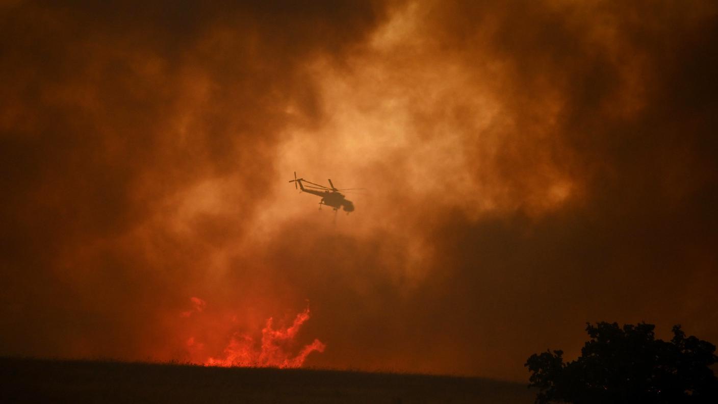 La Grecia ancora in fiamme