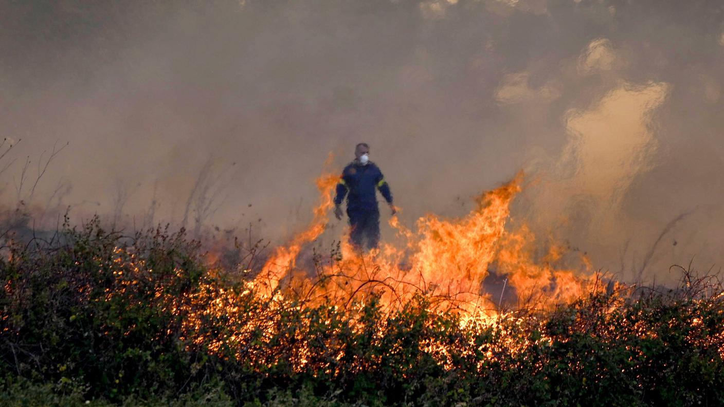La Grecia ancora in fiamme