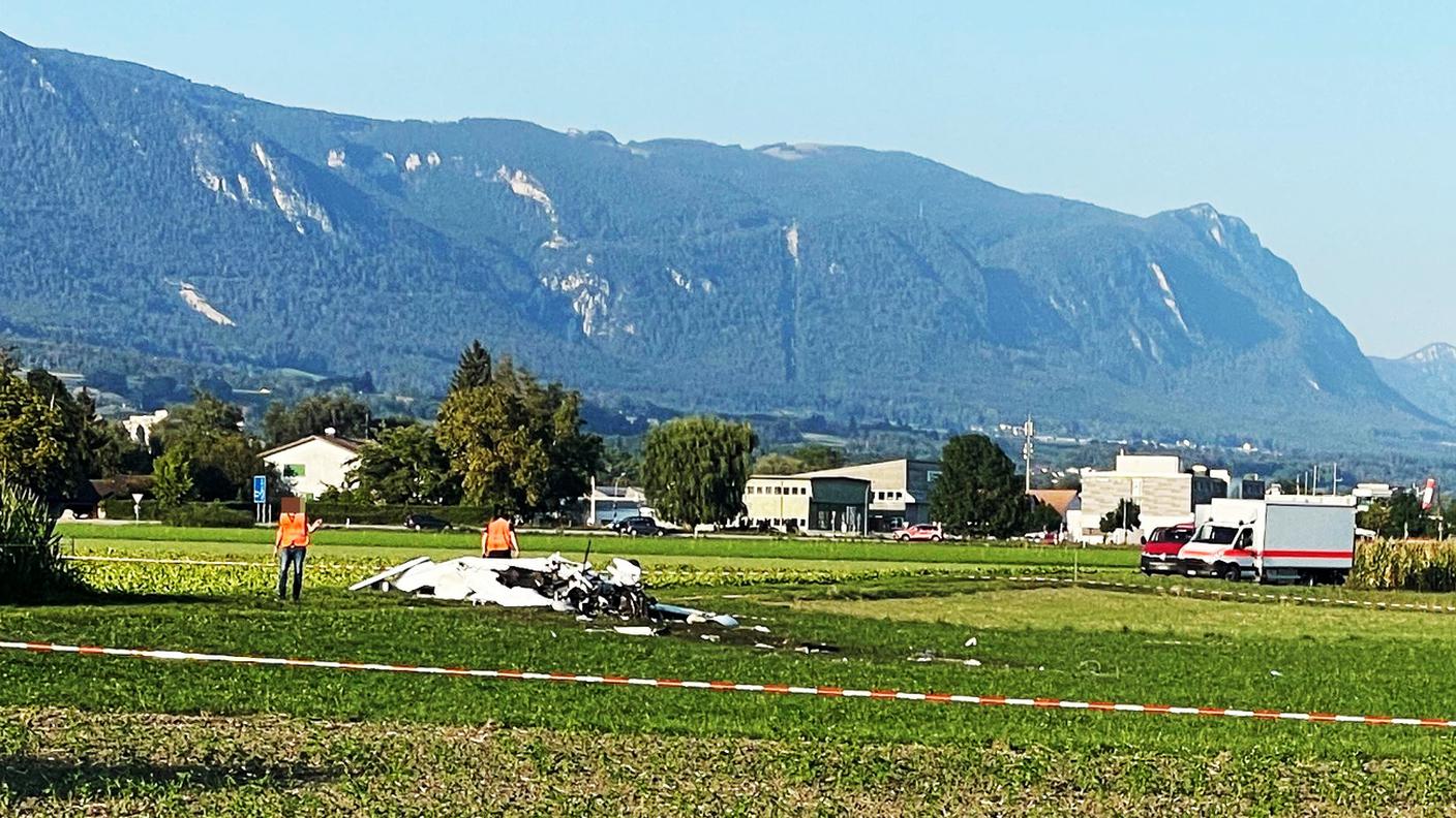 I resti del velivolo precipitato