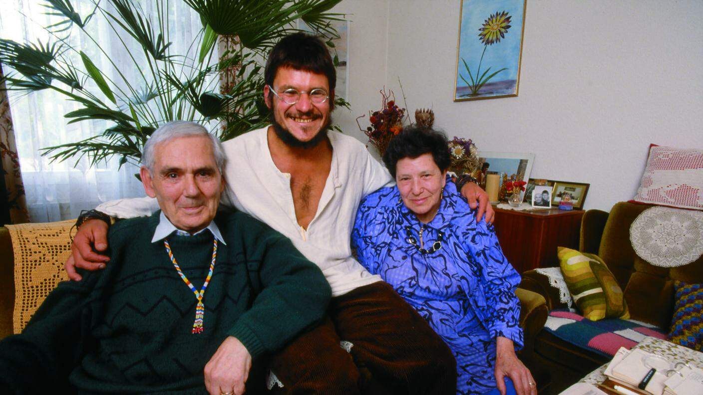 Manser con i genitori, 1992
