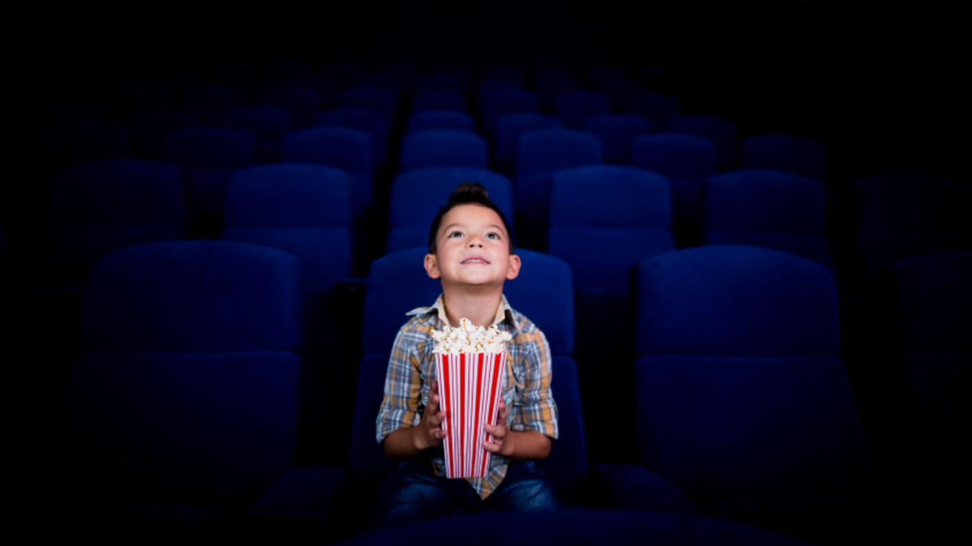 bambino al cinema 