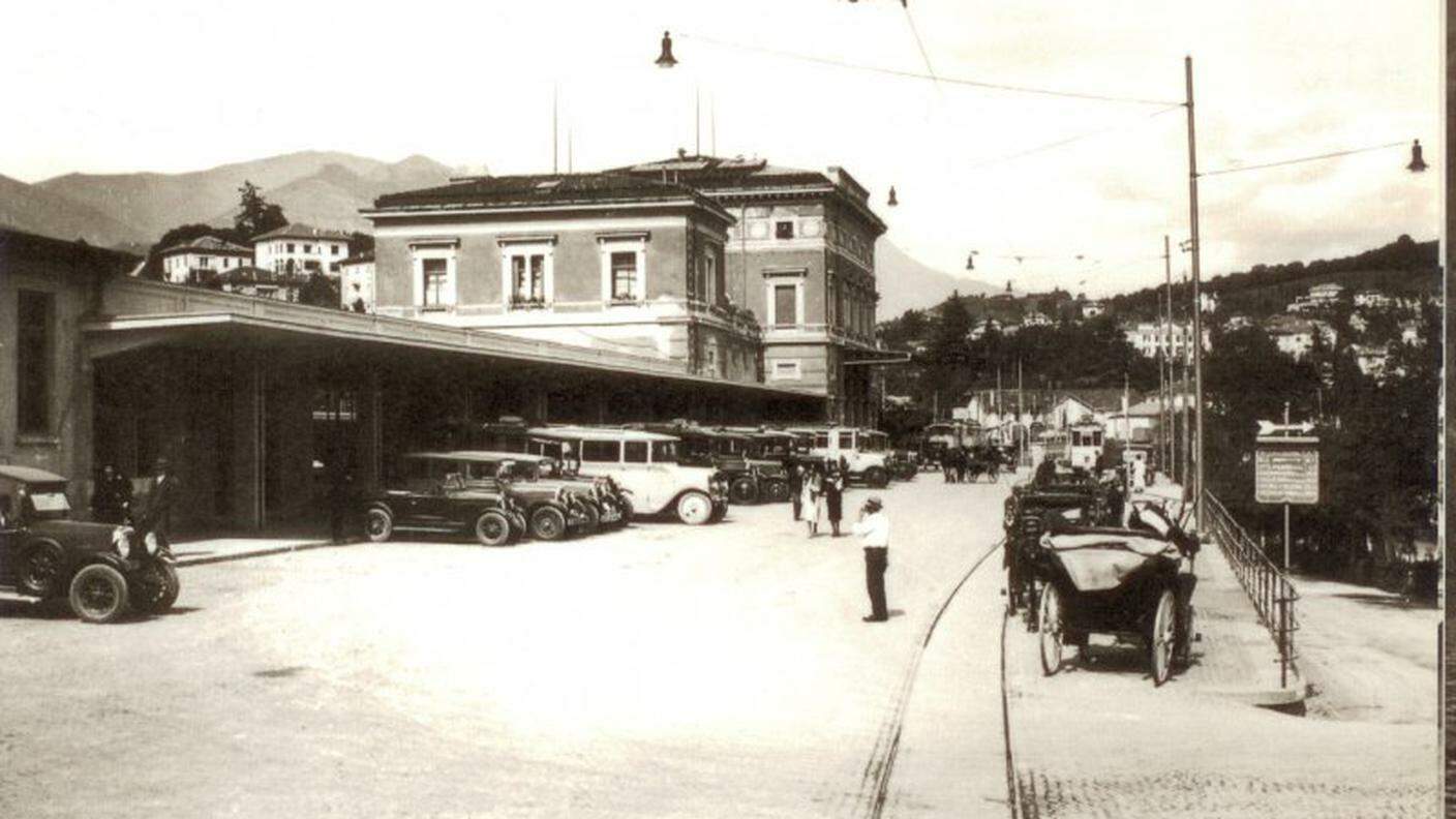Stazione FFS di Lugano, 1930, Dialet in sacocia 11.10.15