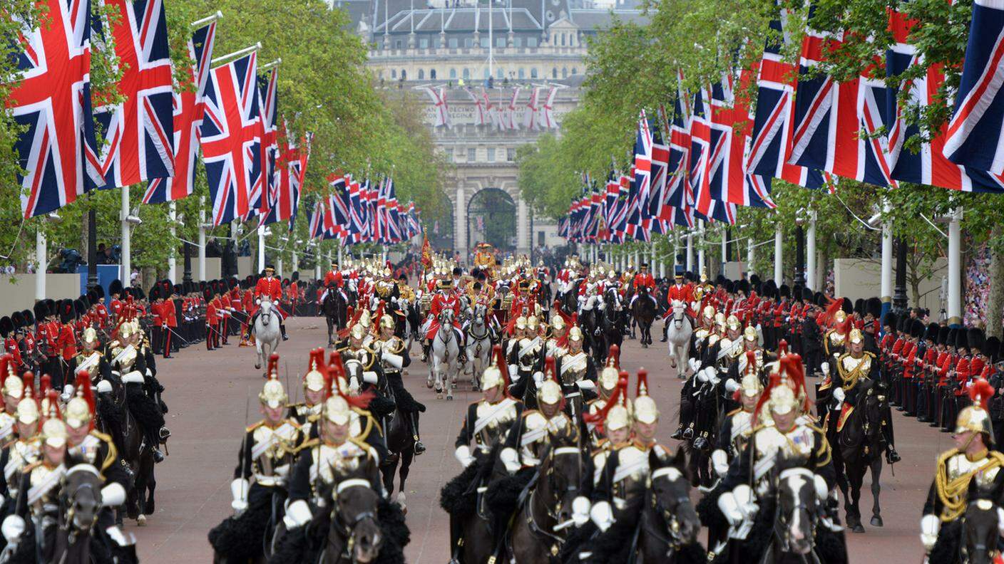 Parata reale, The Mall - Westminster, Buckingham Palace, Inghilterra, Londra, Bandiera