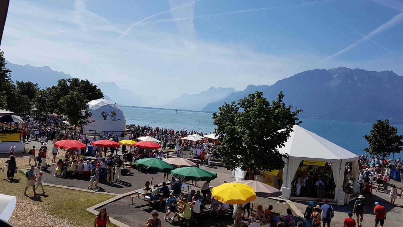 La folla accalcata a vedere la Patrouille Suisse, 01.08.19