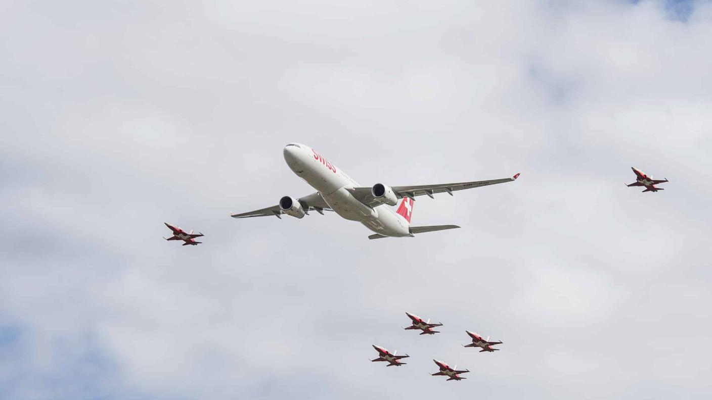 Airbus A320 de SWISS con la Patrouille Suisse, 01.08.19
