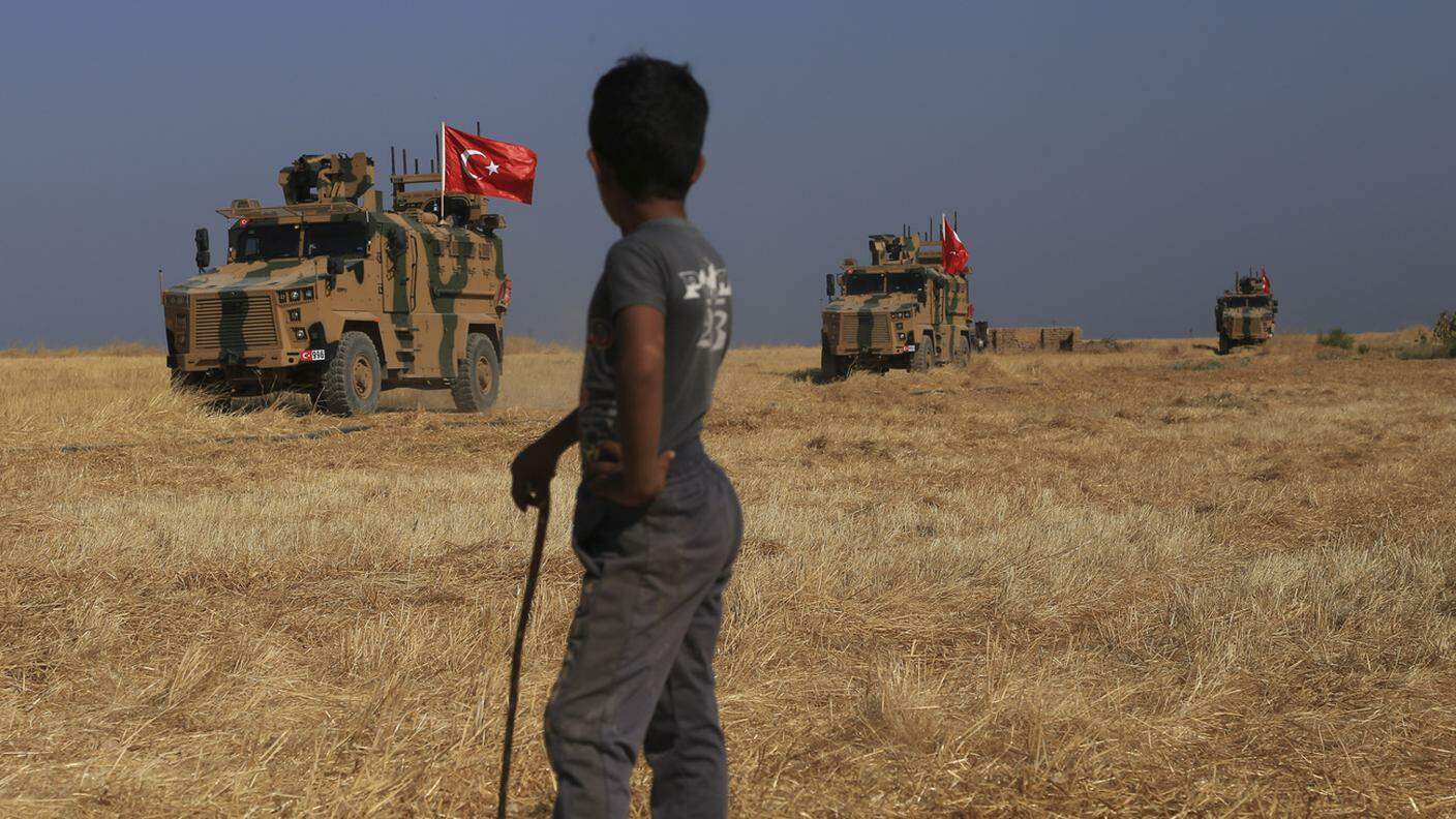 Blindati turchi vicino al confine siriano 