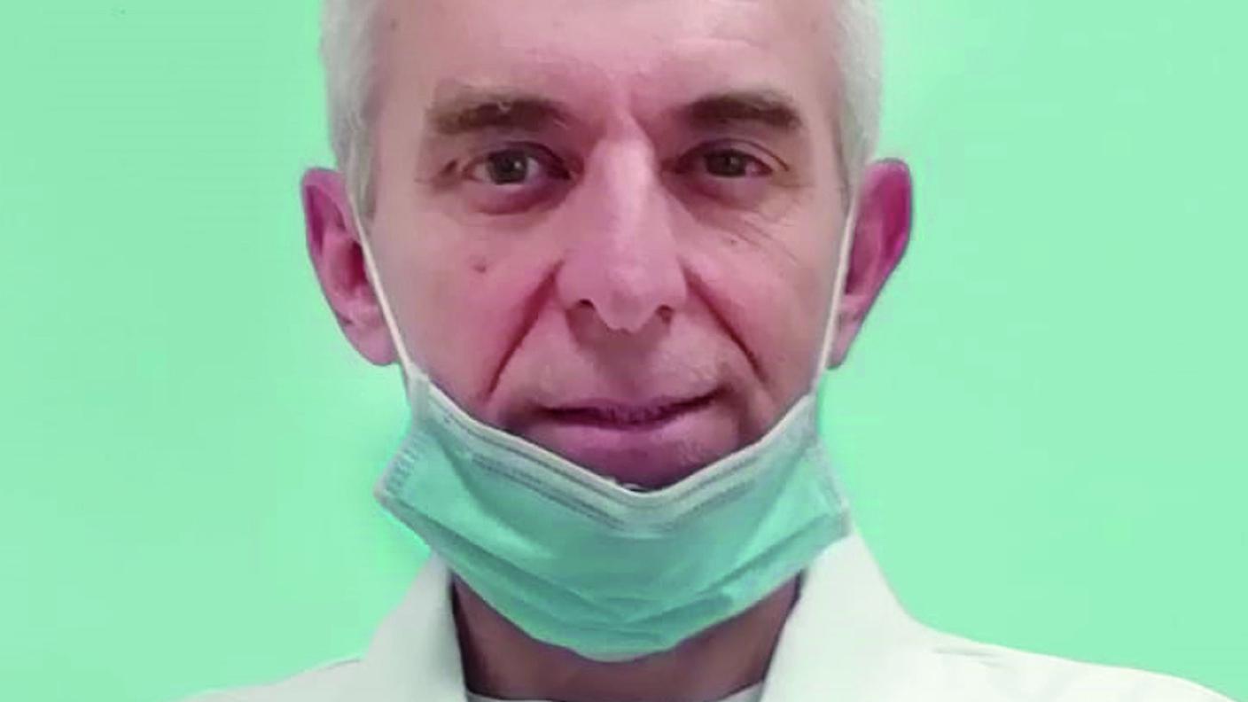Il dott. Pierdante Piccioni sulla copertina del suo libro "In prima linea", edito da Mondadori