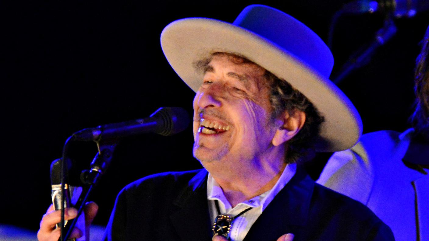Bob Dylan mentra si esibisce durante l'Hop Festival nel Paddock Wood, Kent il 30 giugno 2012