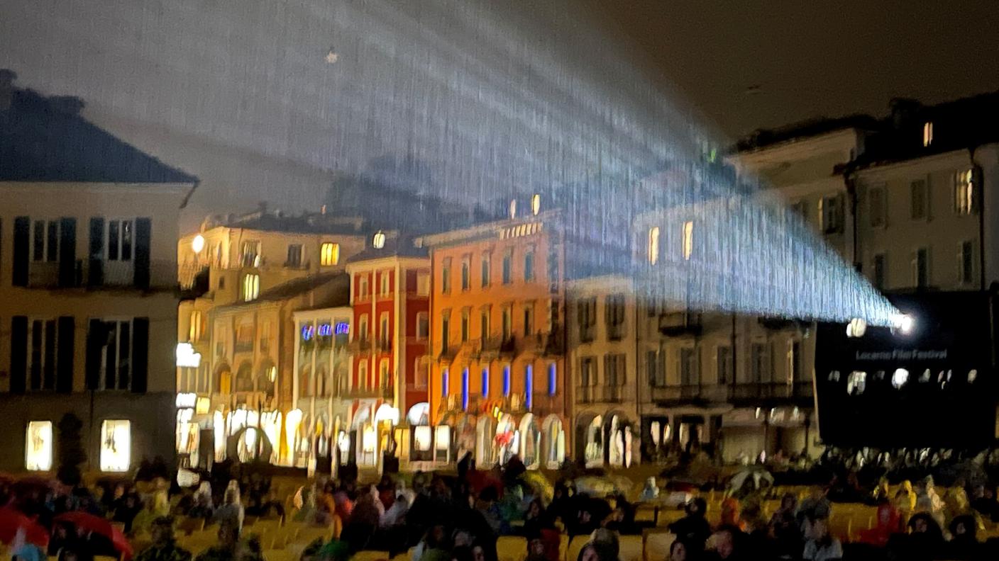 Piazza e pioggia