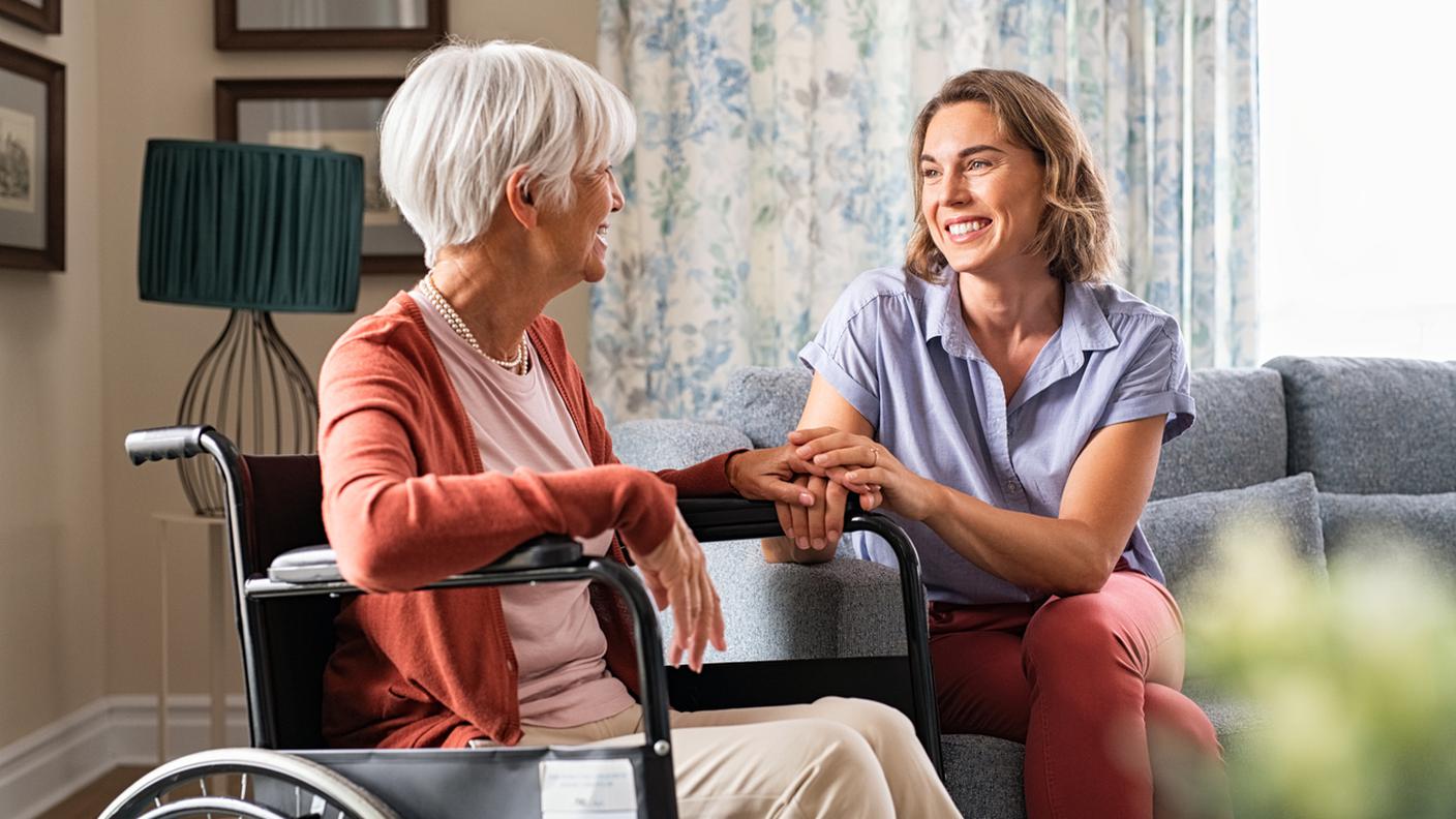 Caregiver, aiutare una persona anziana in casa