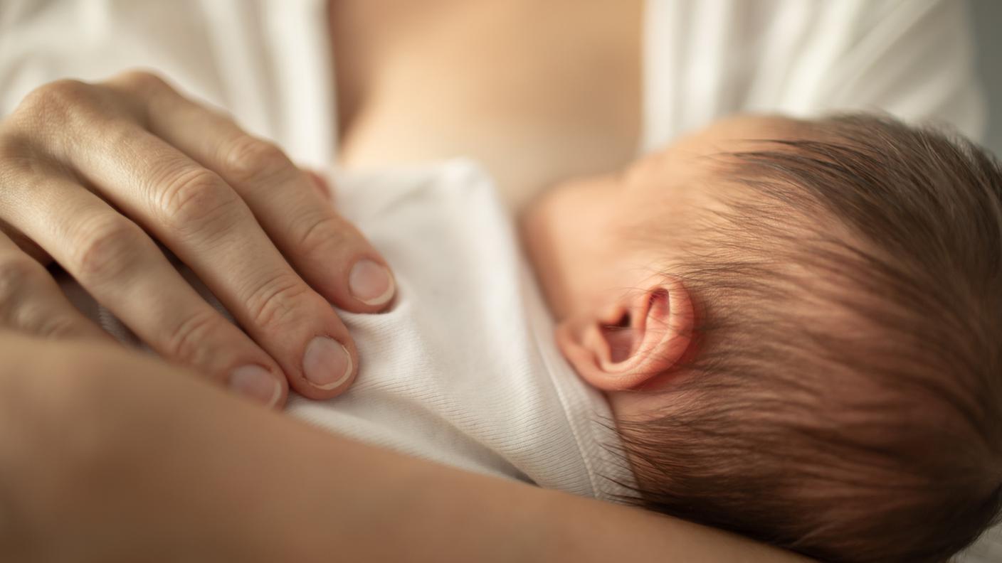 neonato, allattare al seno