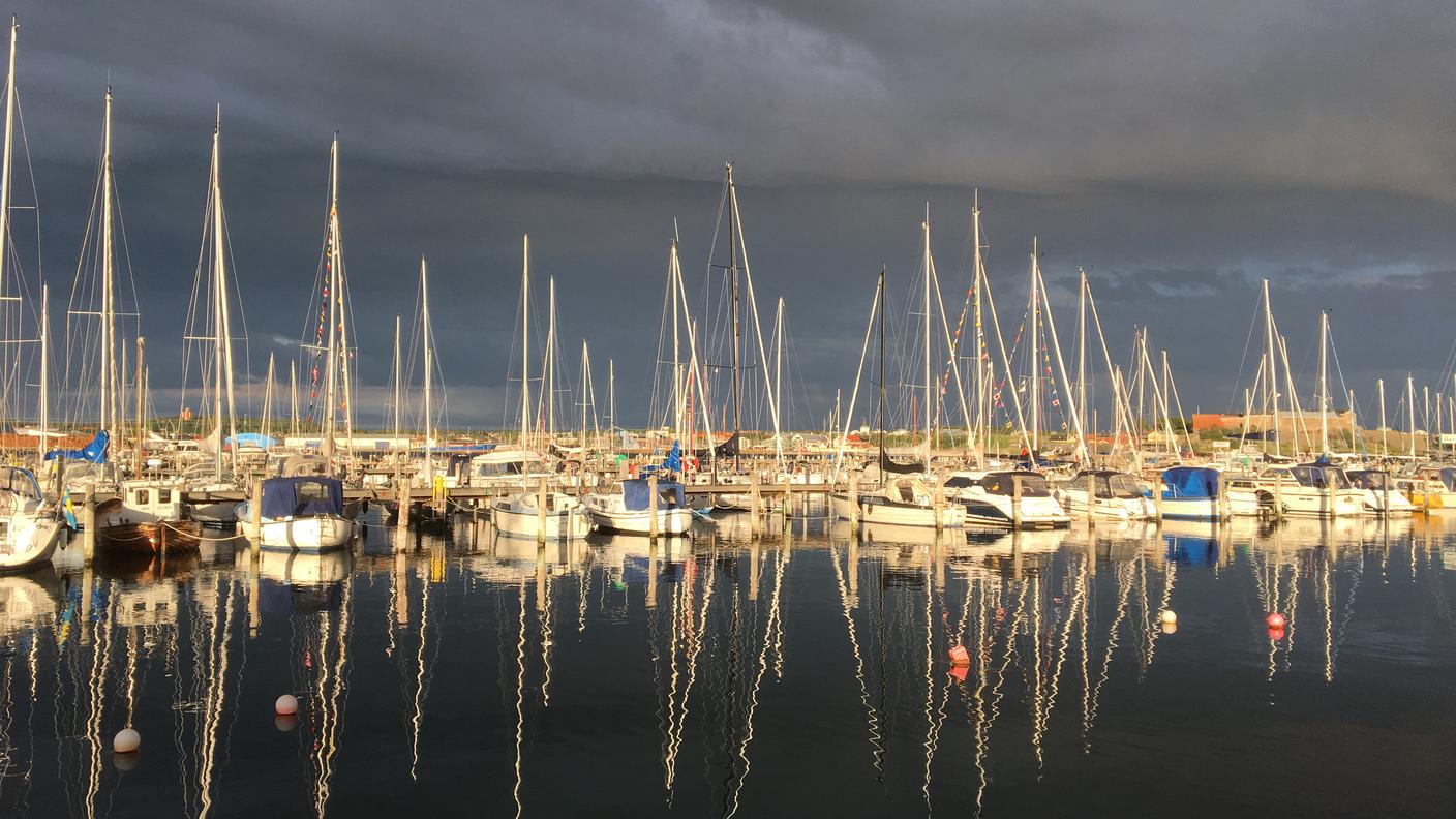 Barche a vela nel porto di Varberg, Svezia