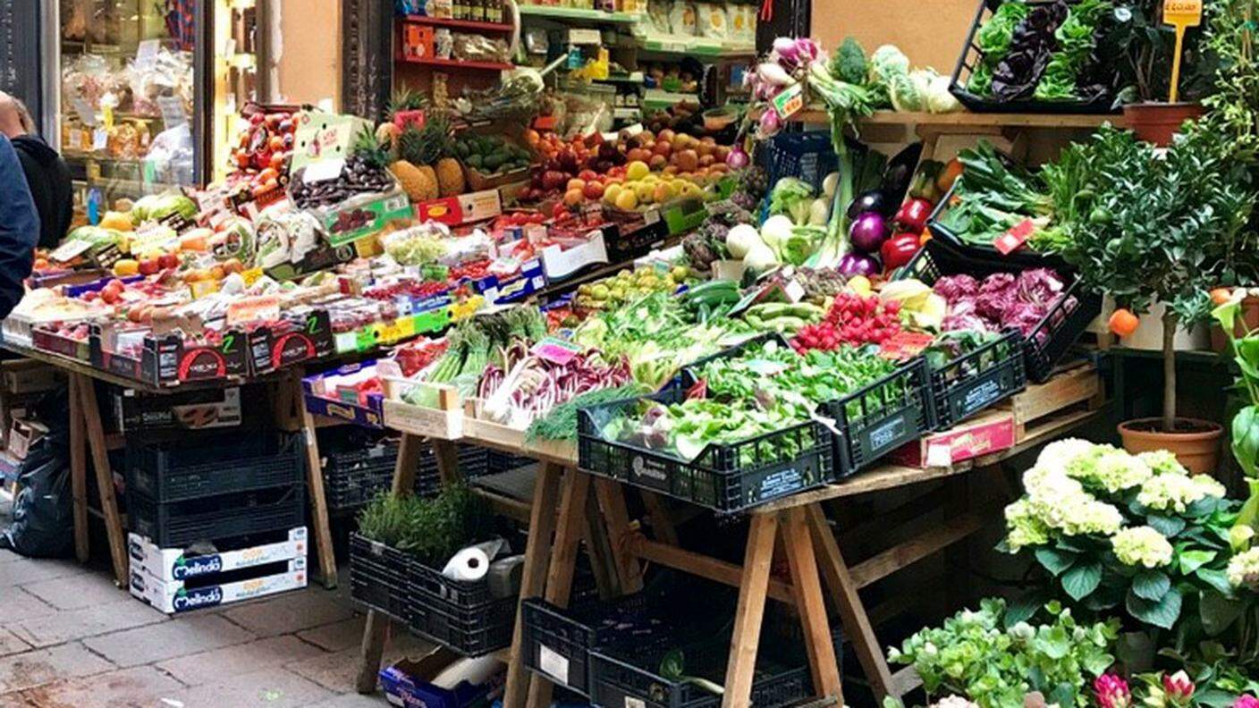 Un mercato a Bologna