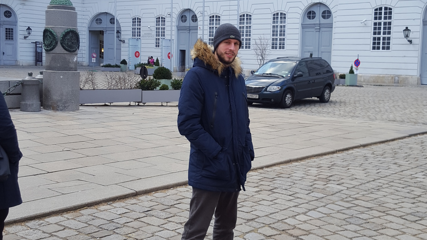 Gabriele davanti all'Hofburg