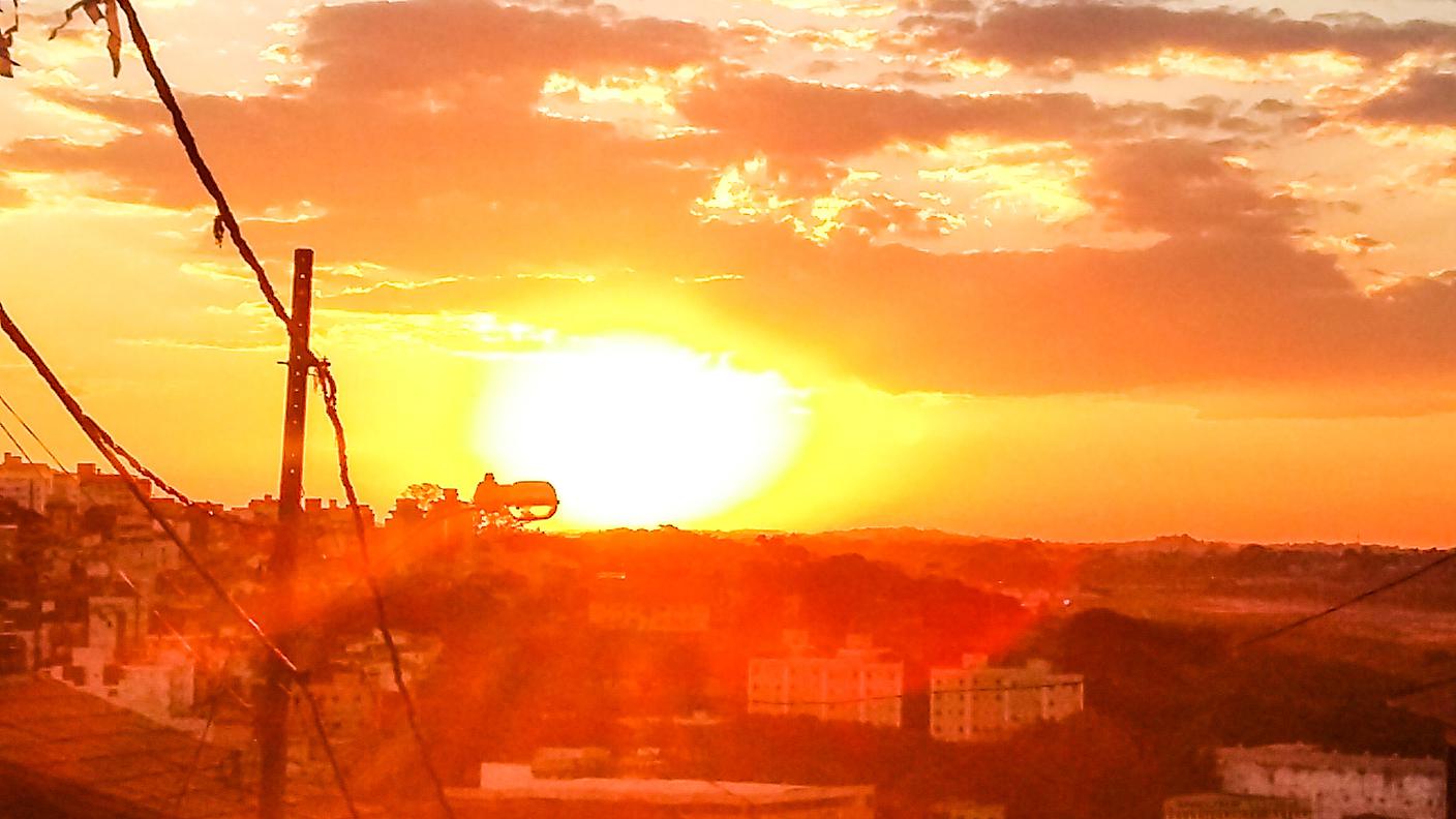 Il tramonto più bello é quello che  si fa strada tra le baracche