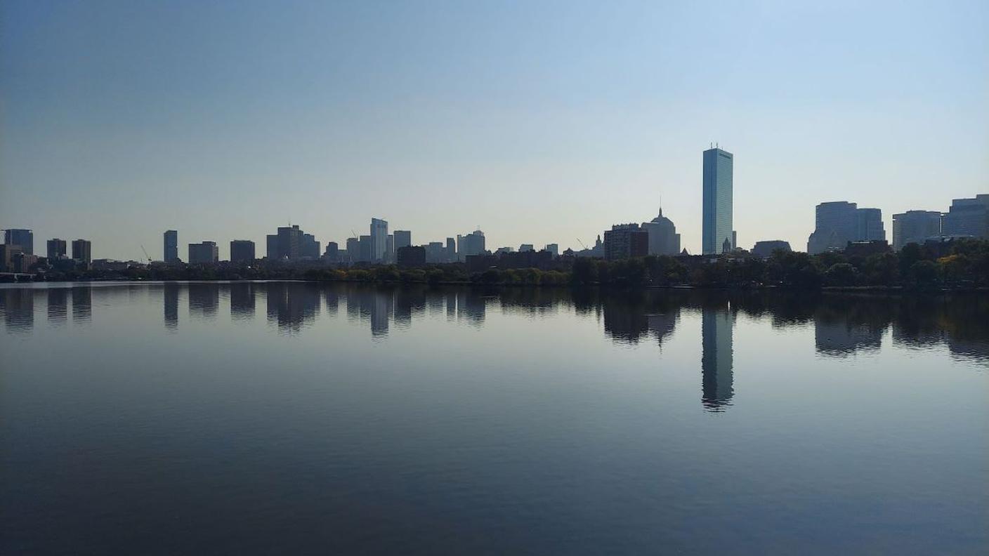 Boston vista da Cambridge di mattina