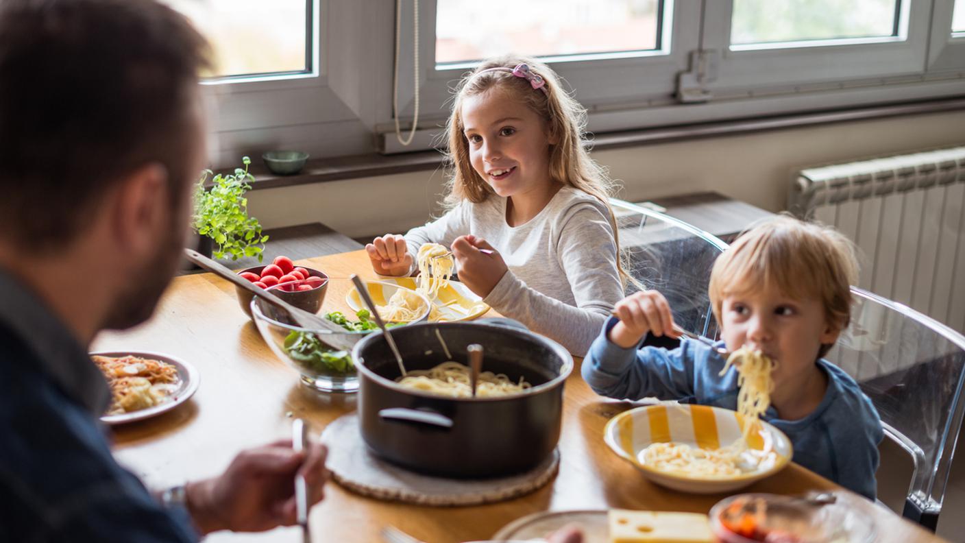 bambini, tavola, cibo, famiglia, condivisione, convivialità, educazione alimentare