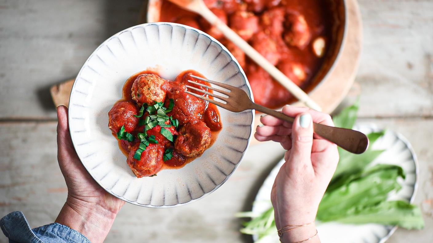 polpette, aglio orsino, ricotta, sugo 