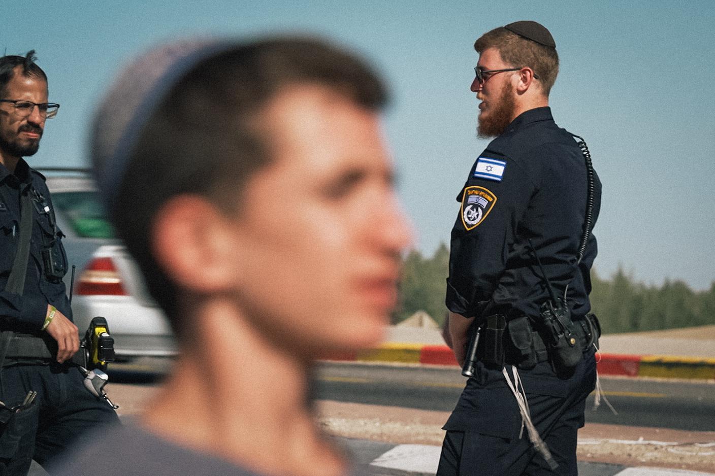 FOTO 6 - Un gruppo di israeliani ha creato i cosiddetti guardiani umanitari per contrastare i blocchi dei coloni- FOTO di MASSIMO PICCOLI - RSI.jpg