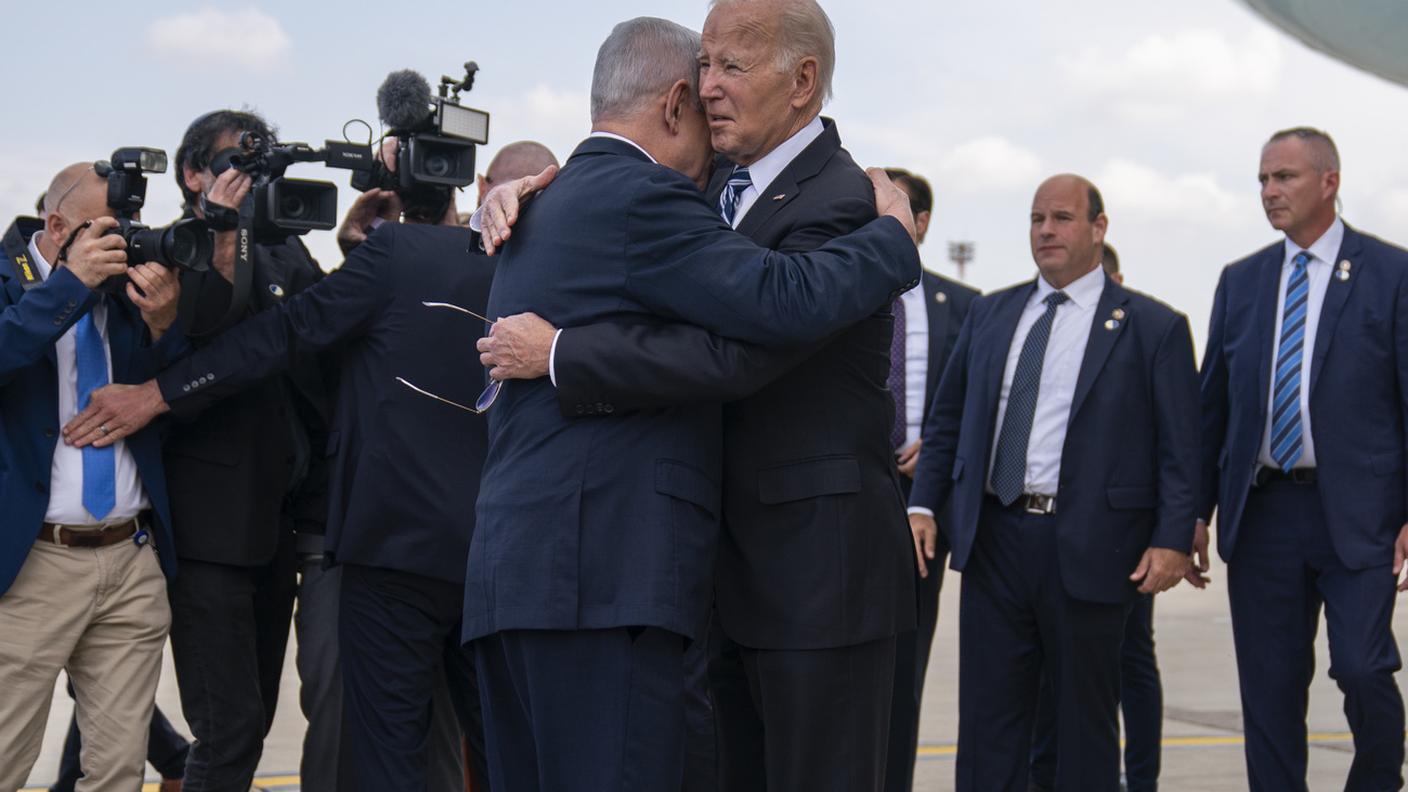Biden e Netanyahu all'aeroporto di Tel Aviv il 18 ottobre 2023
