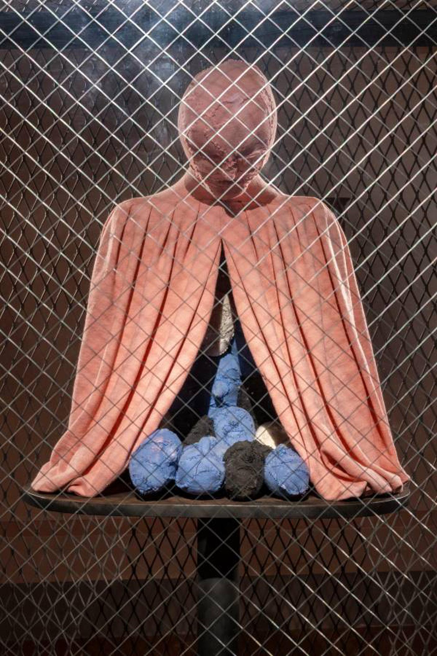 Louise Bourgeois, Cell XVIII (Portrait), veduta dell'installazione al  Museo degli Innocenti, 2024. © The Easton Foundation - Licensed by SIAE, Italy and VAGA at ARS, NY. Foto Ela Bialkowska OKNO studio.JPG
